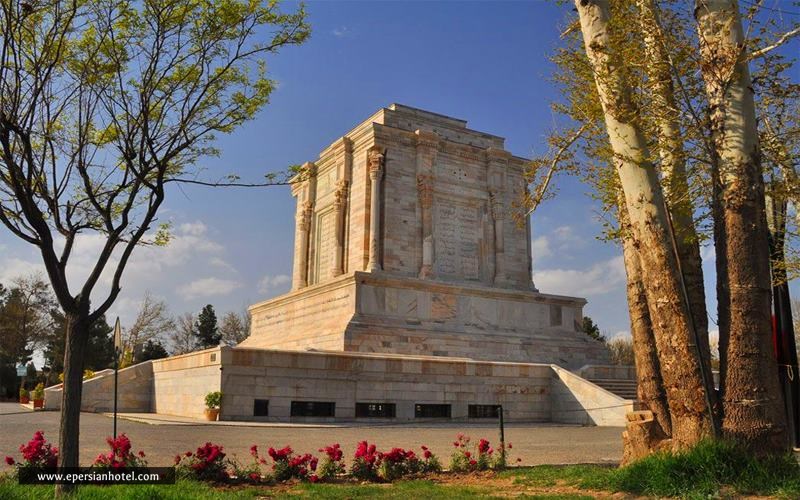 بنای آرامگاه فردوسی در توس